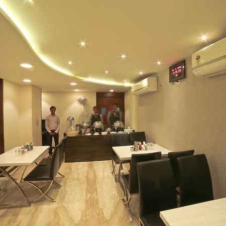 סוראט Hotel Grand Pragati מראה חיצוני תמונה