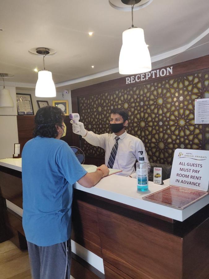 סוראט Hotel Grand Pragati מראה חיצוני תמונה
