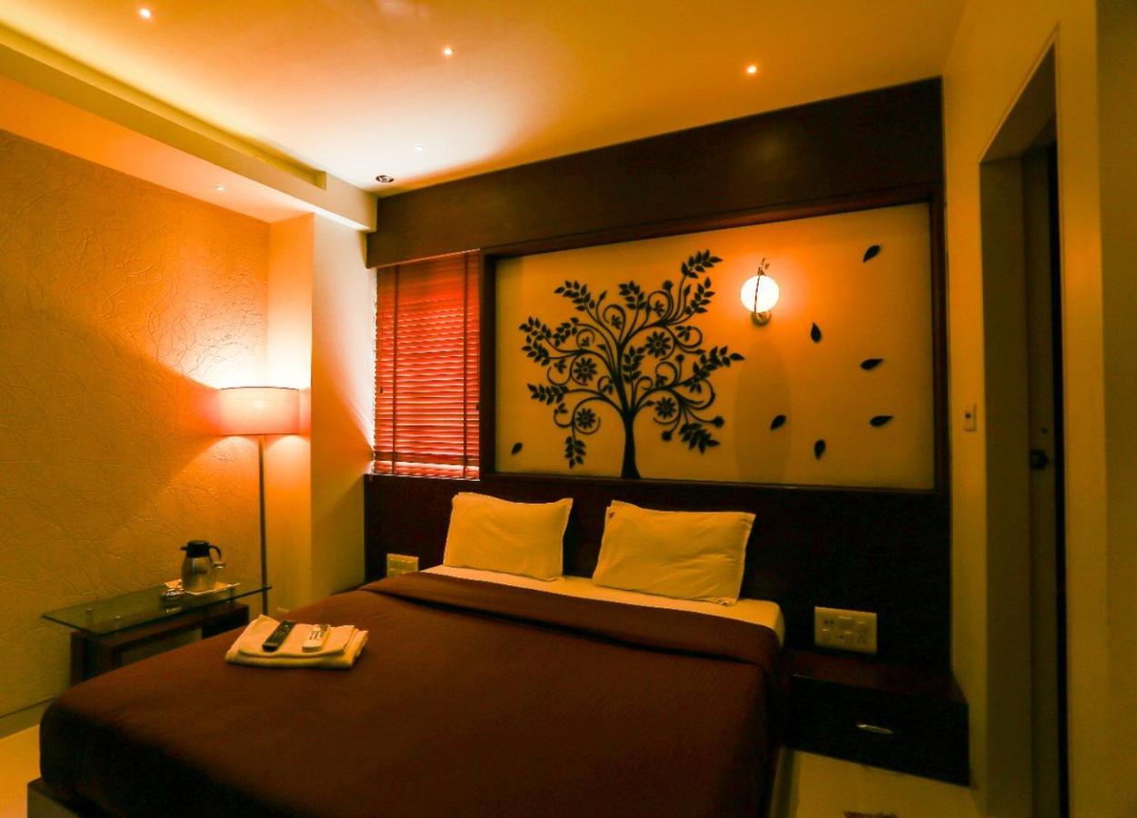 סוראט Hotel Grand Pragati מראה חיצוני תמונה