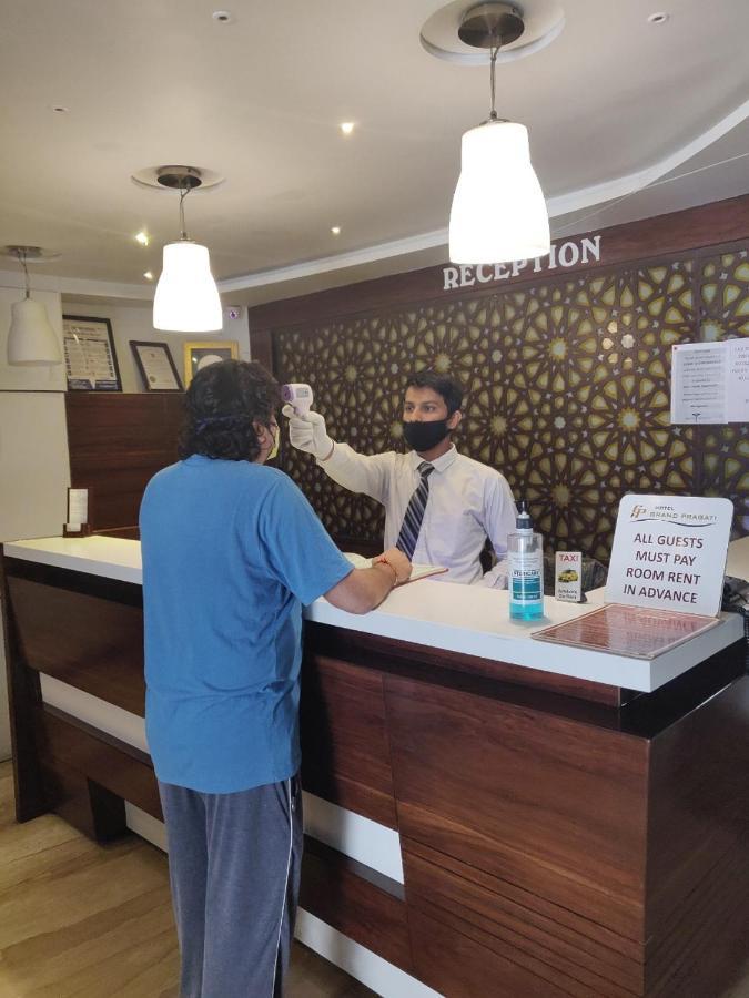סוראט Hotel Grand Pragati מראה חיצוני תמונה