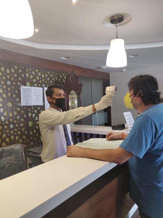 סוראט Hotel Grand Pragati מראה חיצוני תמונה
