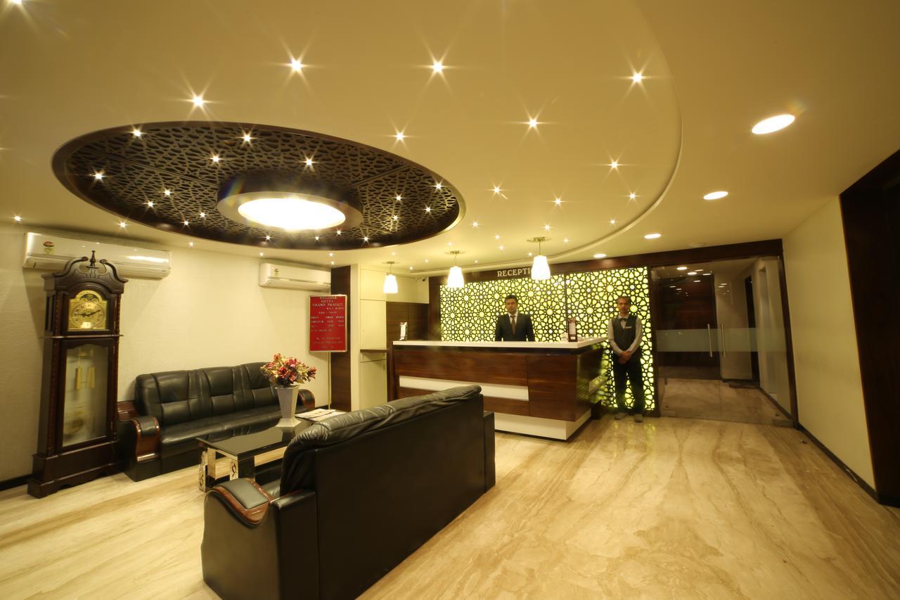 סוראט Hotel Grand Pragati מראה חיצוני תמונה
