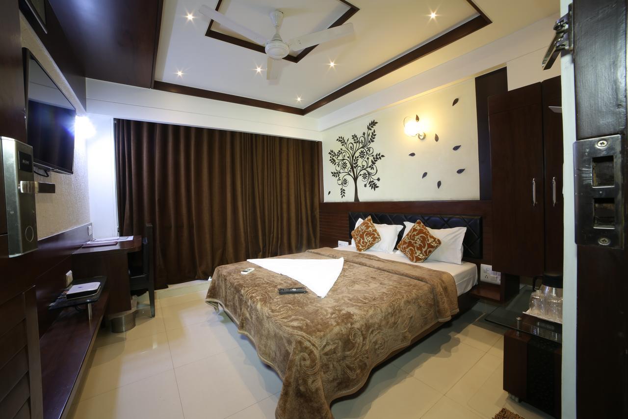 סוראט Hotel Grand Pragati מראה חיצוני תמונה