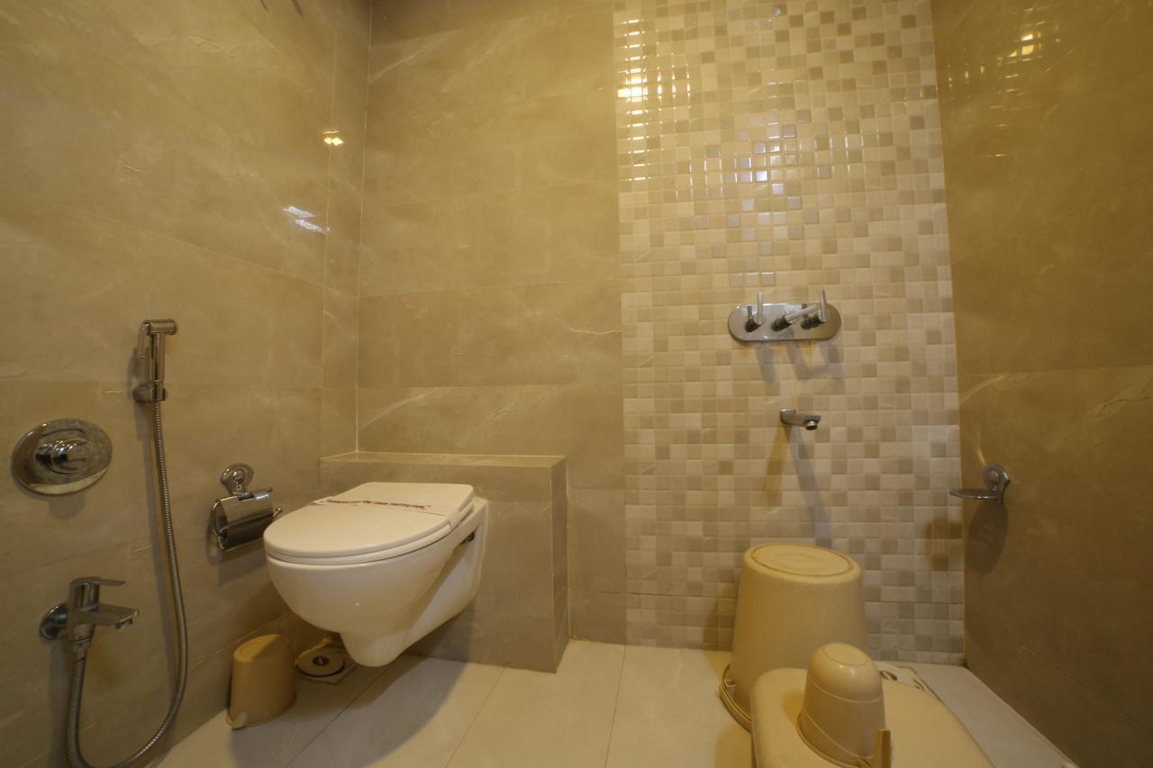 סוראט Hotel Grand Pragati מראה חיצוני תמונה