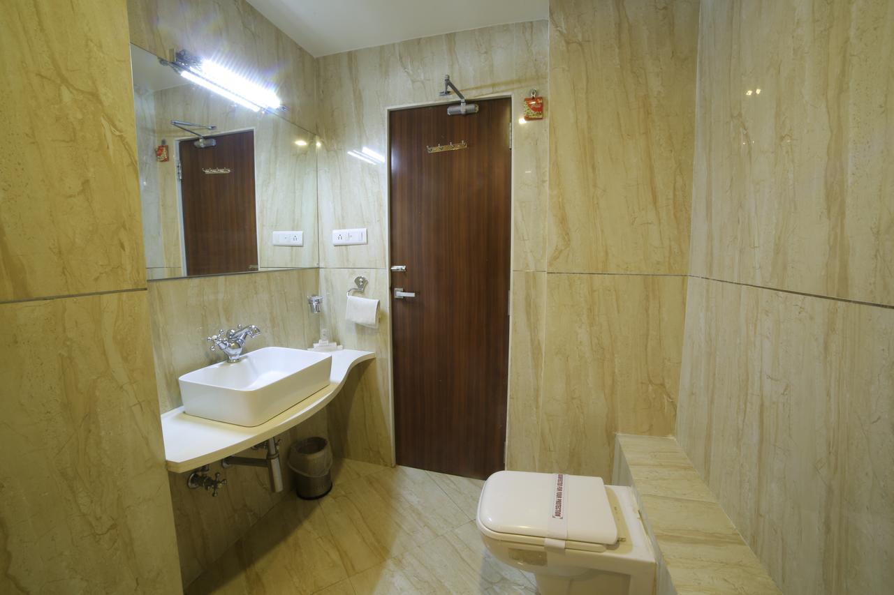 סוראט Hotel Grand Pragati מראה חיצוני תמונה