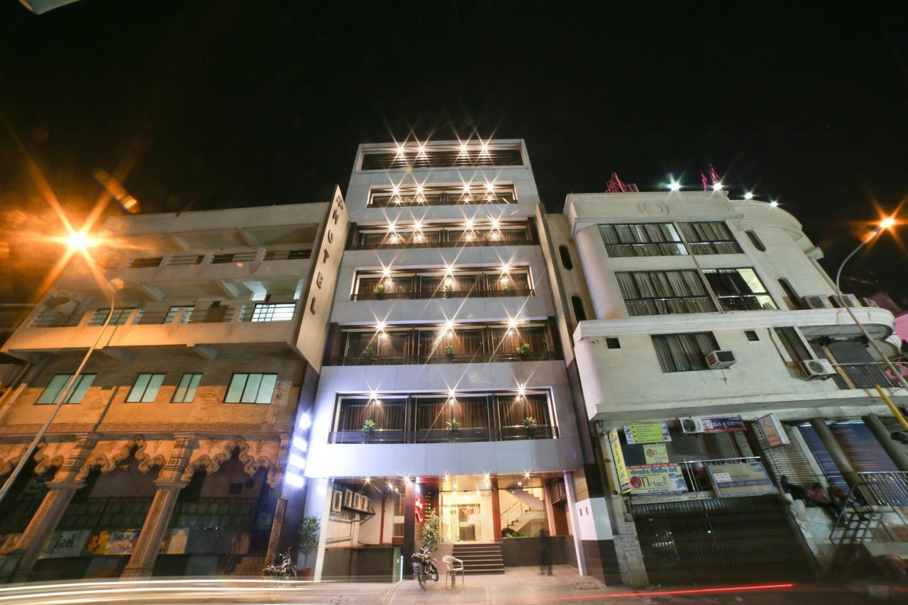 סוראט Hotel Grand Pragati מראה חיצוני תמונה