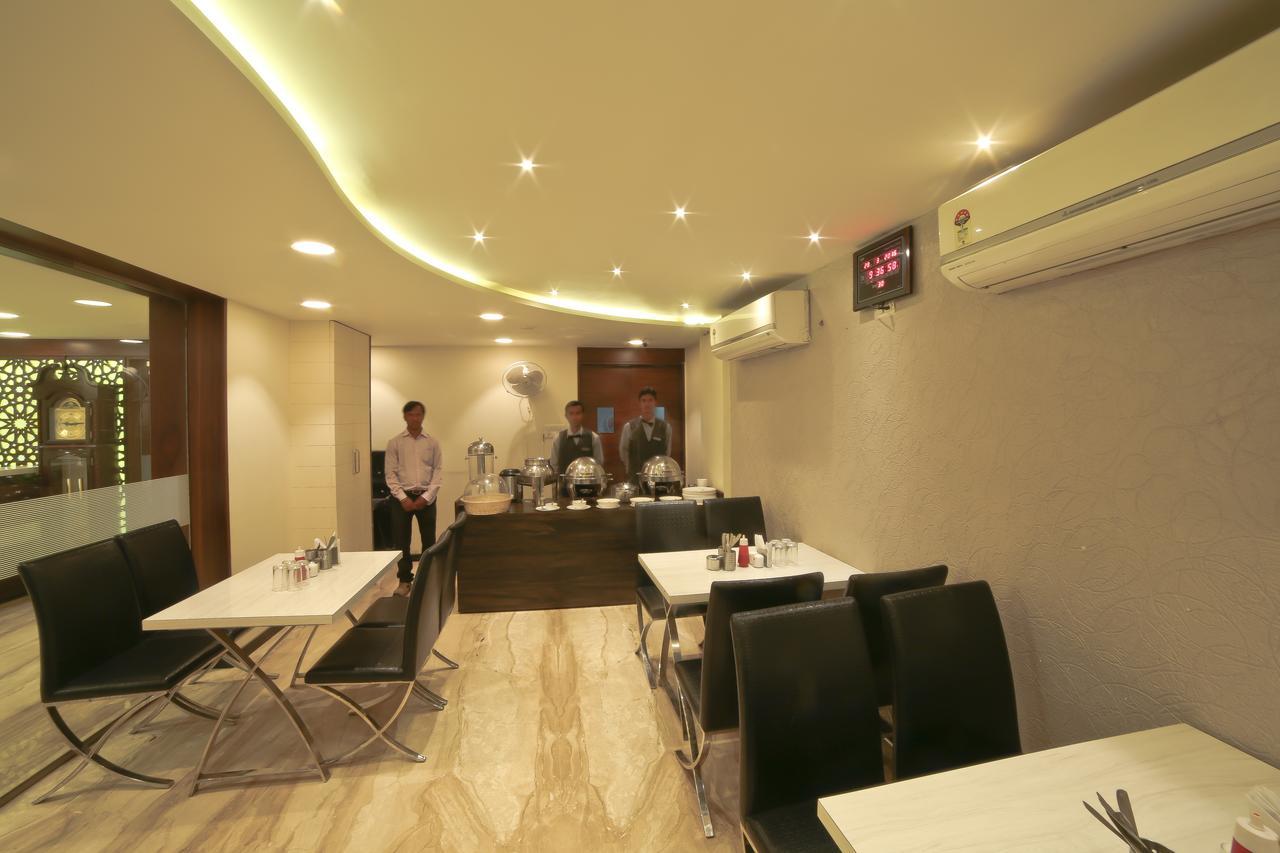 סוראט Hotel Grand Pragati מראה חיצוני תמונה