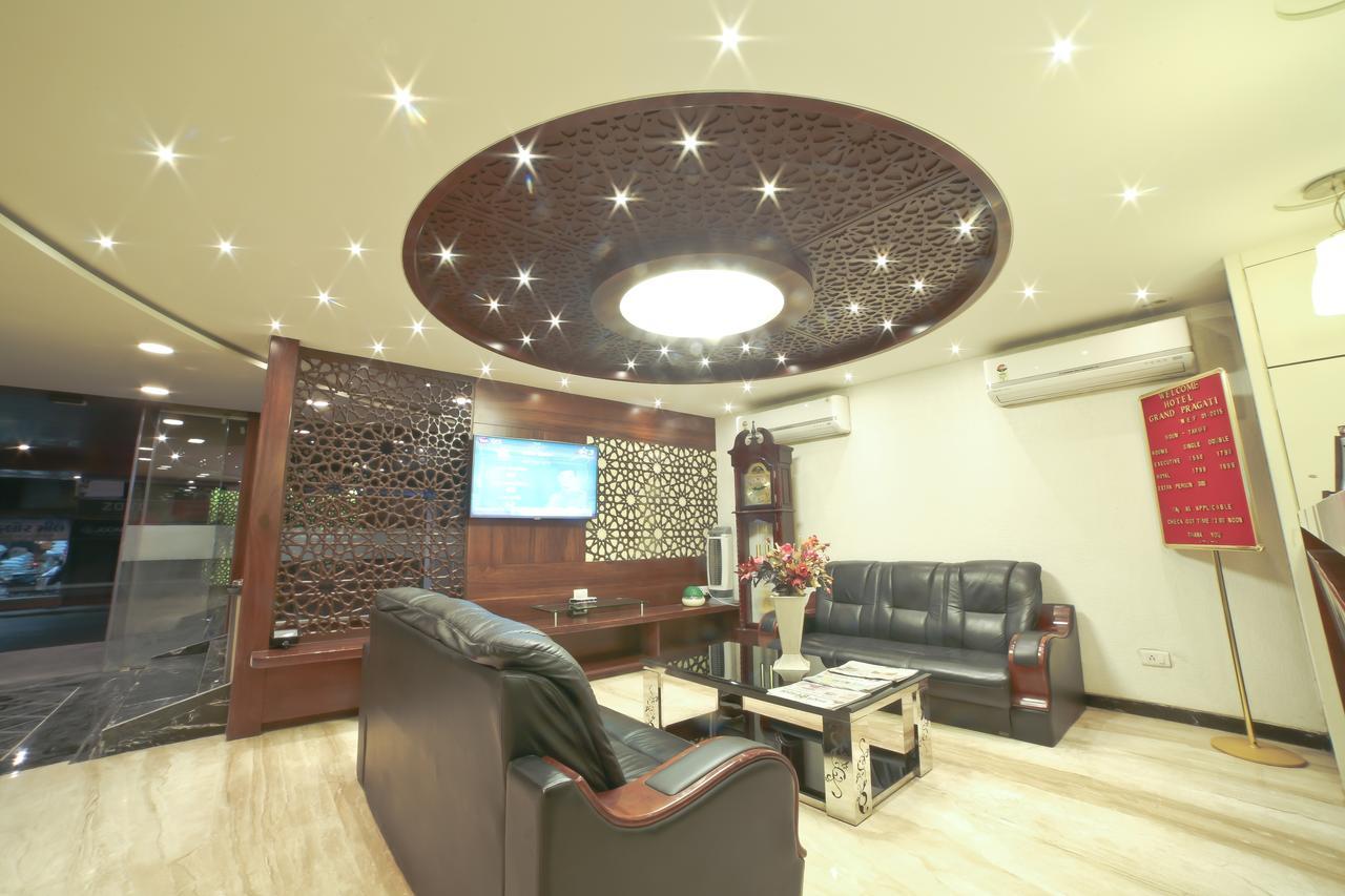 סוראט Hotel Grand Pragati מראה חיצוני תמונה