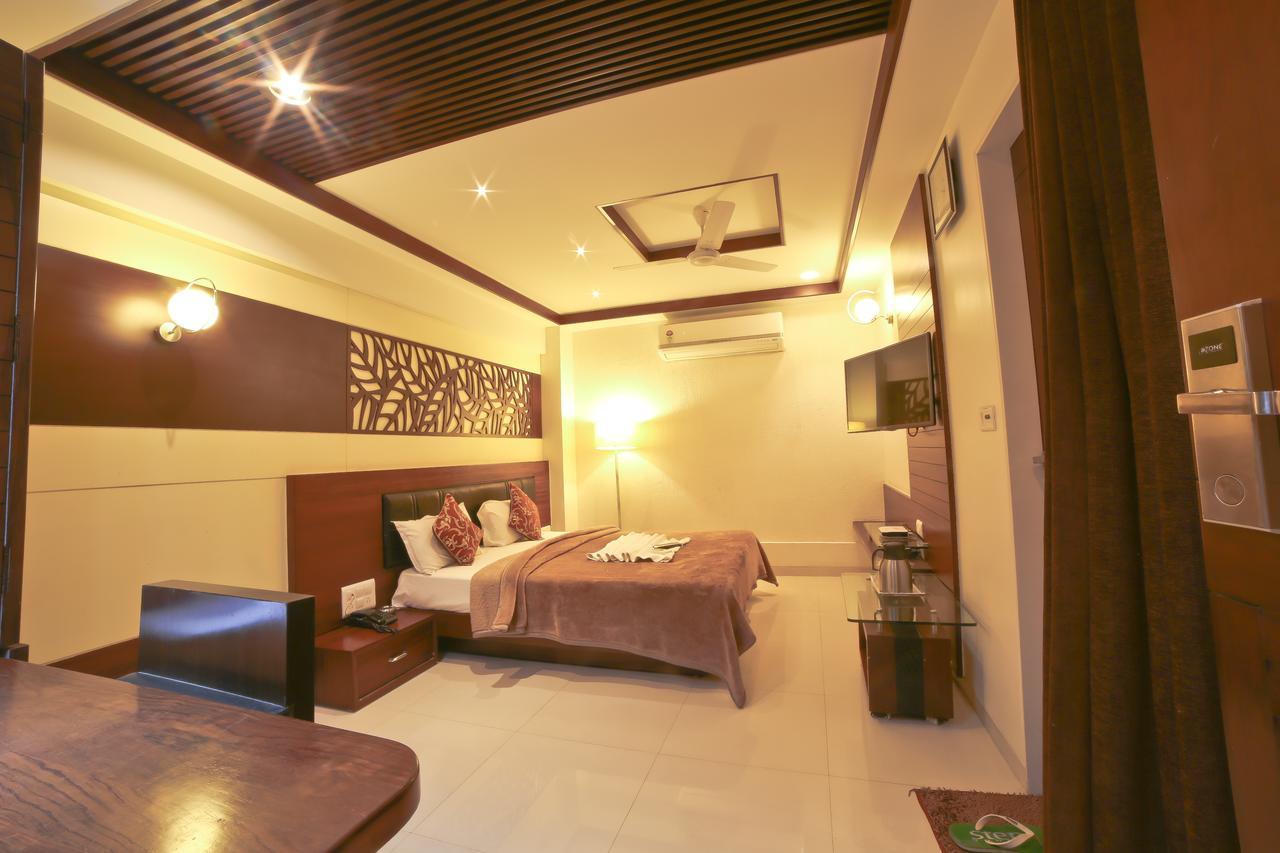 סוראט Hotel Grand Pragati מראה חיצוני תמונה