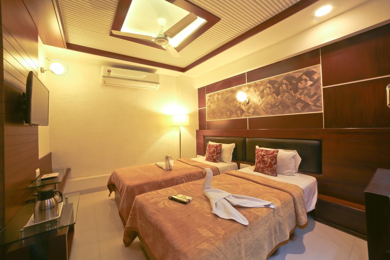 סוראט Hotel Grand Pragati מראה חיצוני תמונה