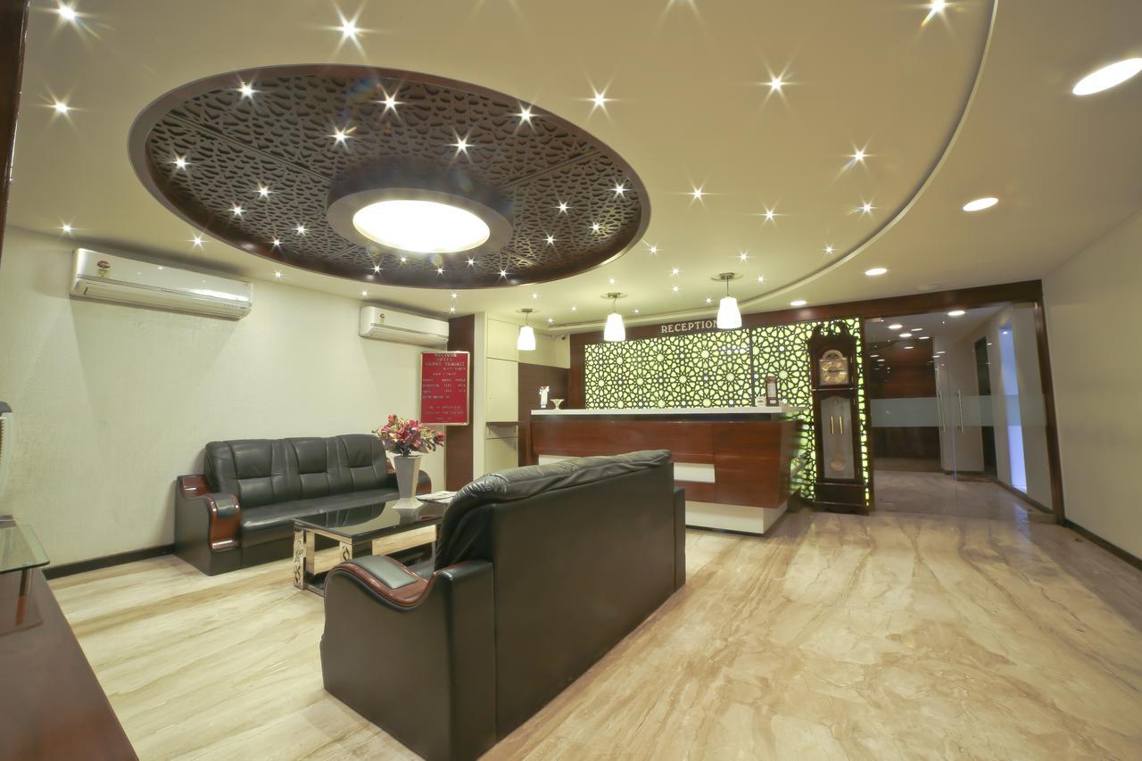 סוראט Hotel Grand Pragati מראה חיצוני תמונה