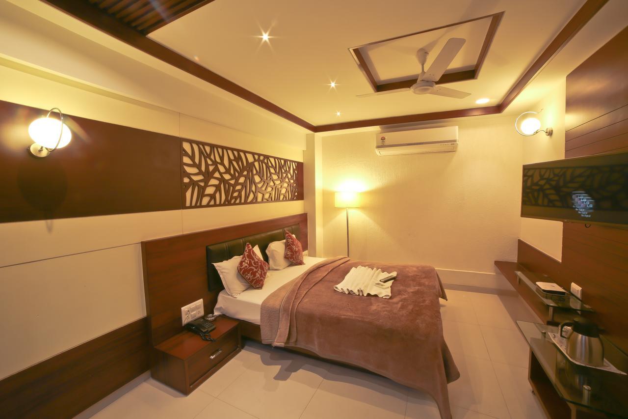 סוראט Hotel Grand Pragati מראה חיצוני תמונה