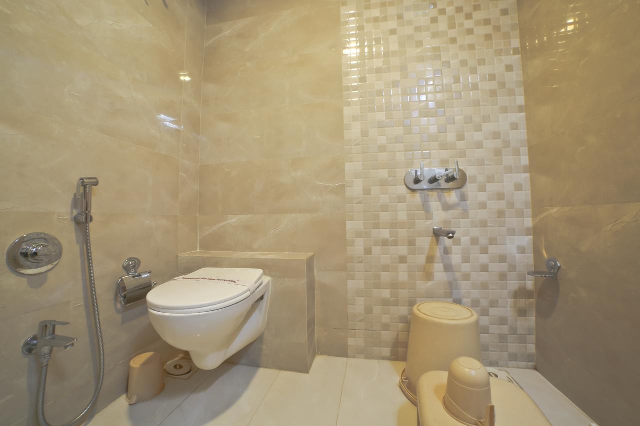 סוראט Hotel Grand Pragati מראה חיצוני תמונה