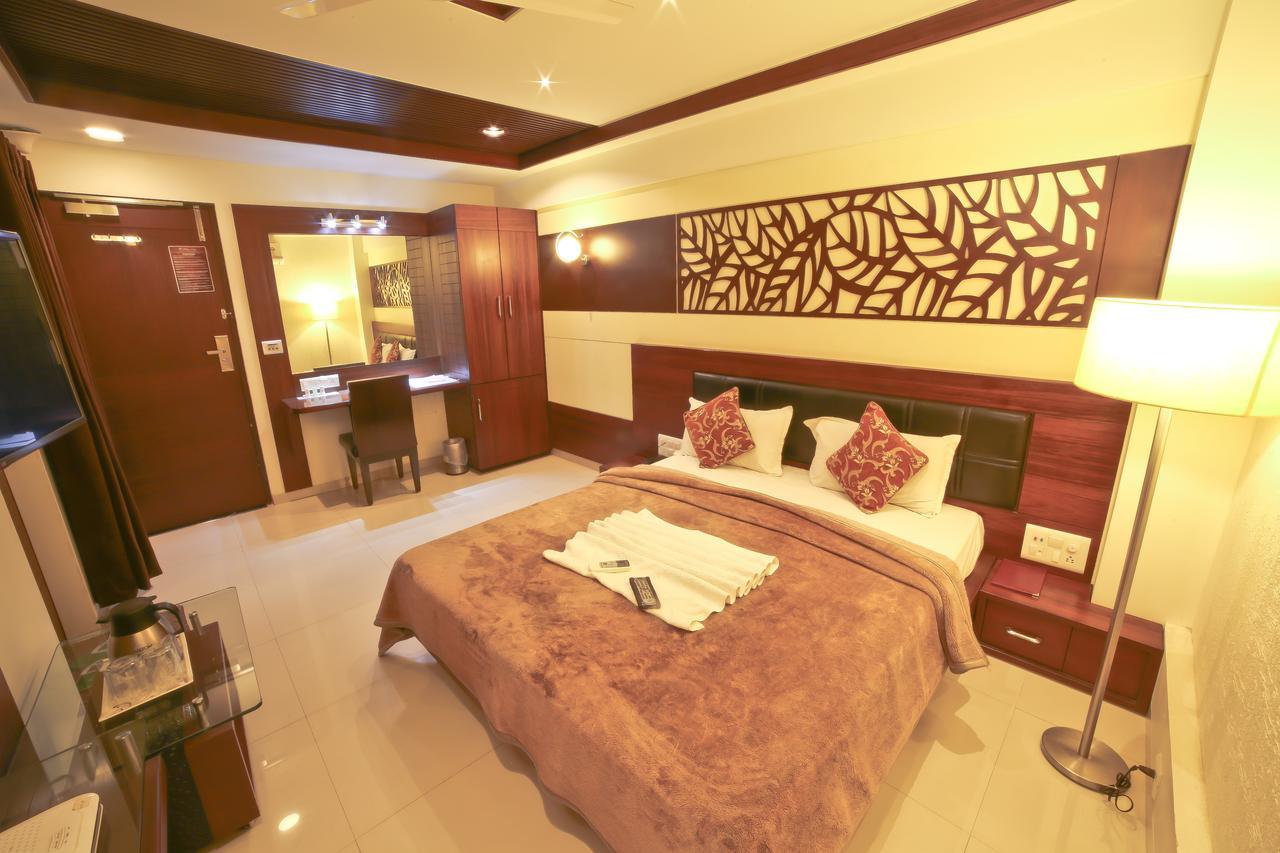 סוראט Hotel Grand Pragati מראה חיצוני תמונה