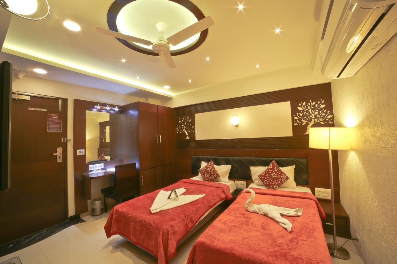 סוראט Hotel Grand Pragati מראה חיצוני תמונה
